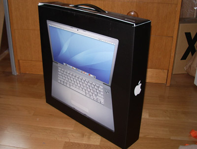 A picture of the MacBook Pro box