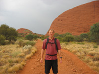 Bobby utanför Olgas/Kata Tjuta